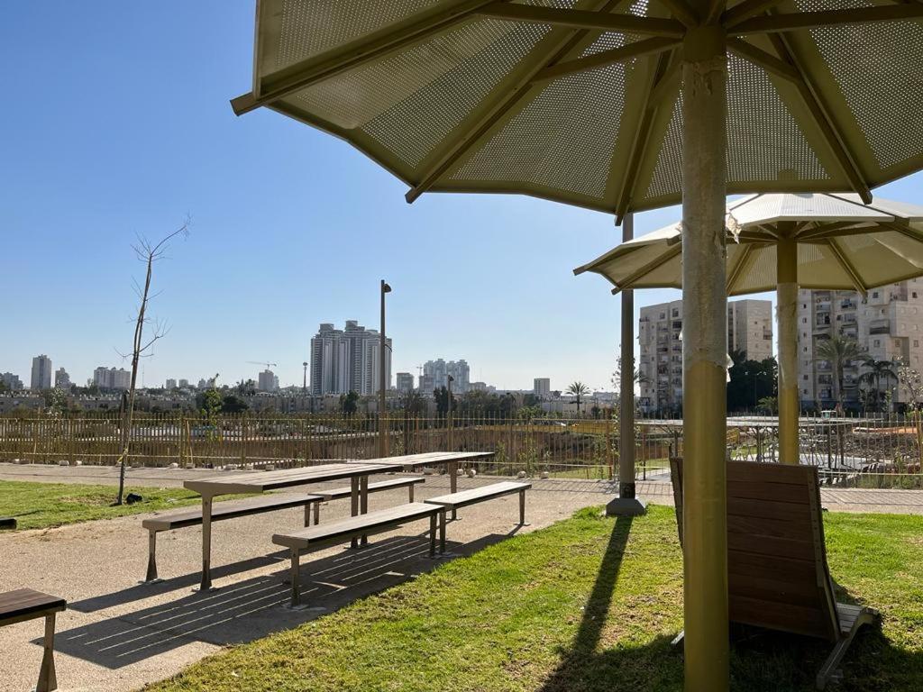 Lovely New Central Apartment Beersheba Exterior photo